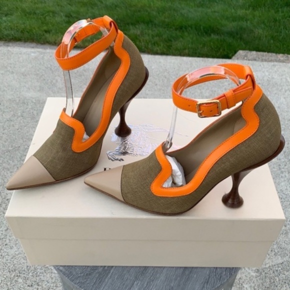 Burberry Brecon Canvas And Leather Pumps - Picture 4 of 12